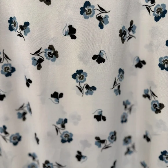 Ann Taylor Large Petite Sleeveless Top - Picture 3 of 5